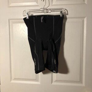 Pearl Izumi men biking shorts with reinforced buttock protection, M